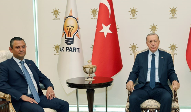 Cumhurbaşkanı Erdoğan ile CHP lideri Özel arasındaki görüşmede neler konuşuldu? İşte kulislere düşen ilk bilgiler