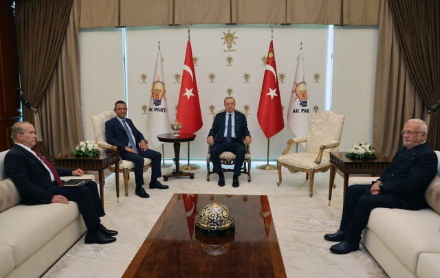 Cumhurbaşkanı Erdoğan ve CHP lideri Özel arasındaki görüşme başladı