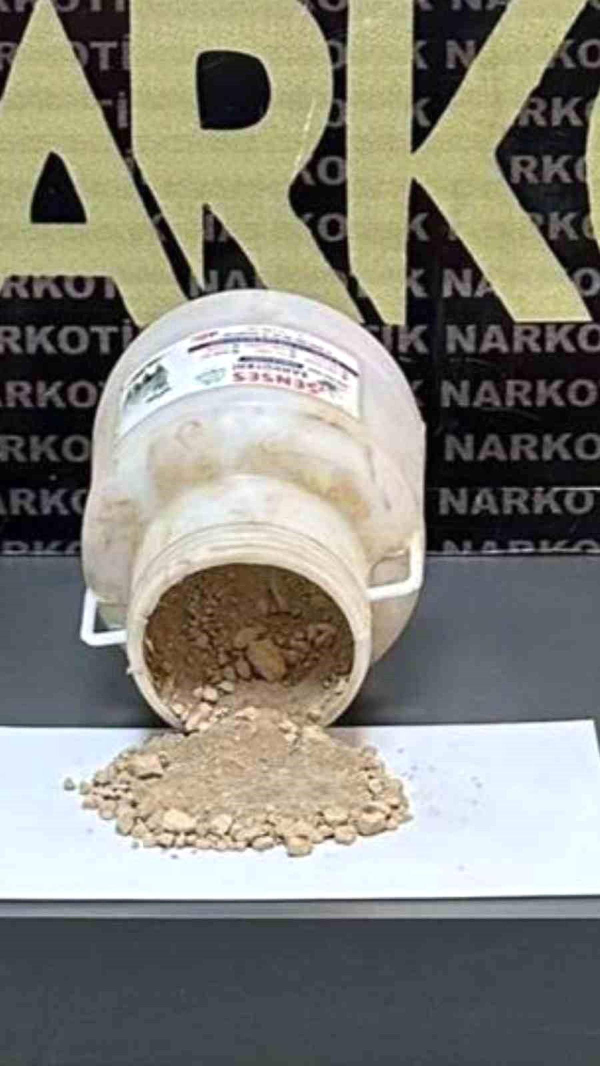 Batman\'da polis aracına çarpan kaçak sürücüde 2 kilo 160 gram eroin ele geçirildi