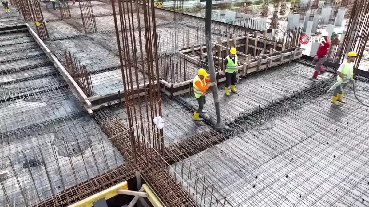 Esenyurt Belediye Başkanı Özer yarım kalan projeleri tamamlıyor