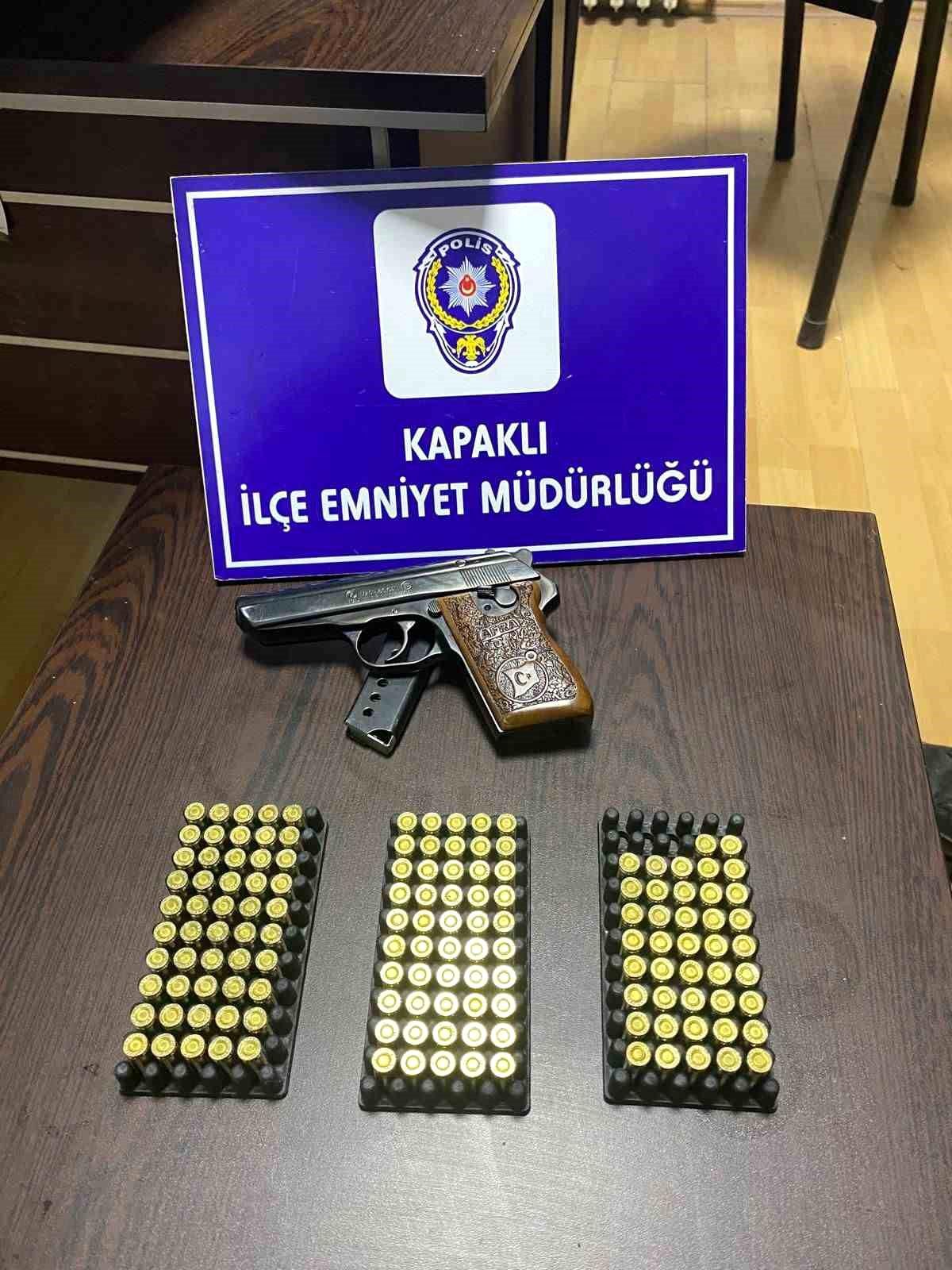 Tekirdağ Kapaklı\'da 1 Ruhsatsız Tabanca ve 142 Fişek Ele Geçirildi