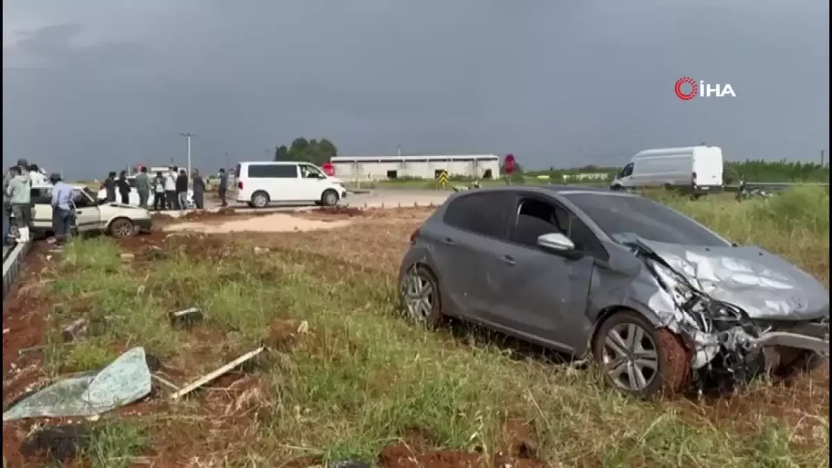 Kaza yaptığı aracının başında gözyaşı döktü