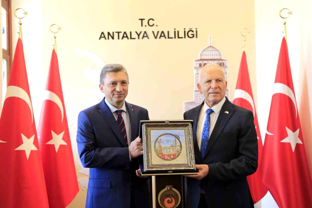 KKTC Meclis Başkanı Zorlu Töre, Antalya Valisi Hulusi Şahin\'i ziyaret etti