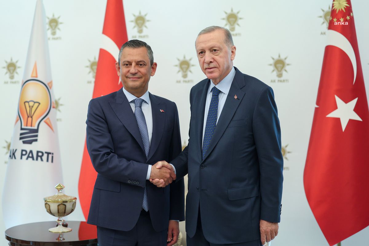 Özgür Özel\'den Erdoğan\'a "Cumhuriyet Ateşi" Hediyesi...