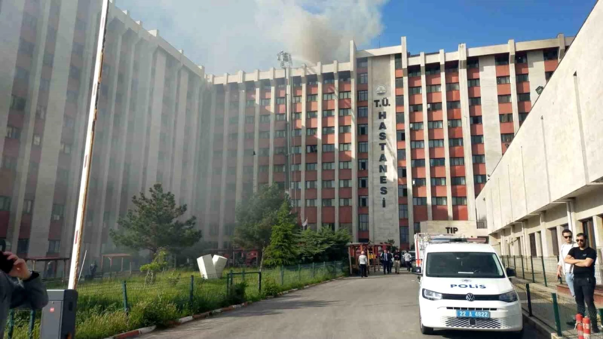 Edirne Trakya Üniversitesi Tıp Fakültesi Hastanesi\'nde çıkan yangın hastaların tahliyesini gerektirdi