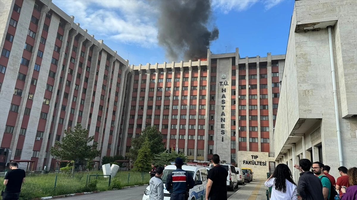 Trakya Üniversitesi Tıp Fakültesi Hastanesi Çatısındaki Yangın Kontrol Altına Alındı