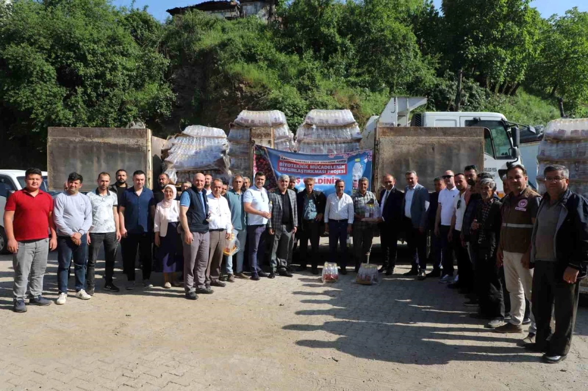 Manisa Büyükşehir Belediyesi Kiraz Üreticilerine Elma Sirkeli Pet Şişe Dağıttı