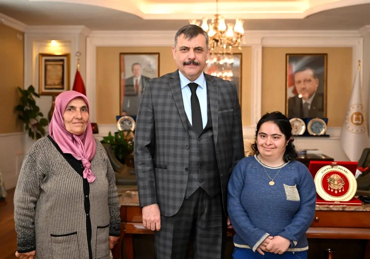 Erzurum Valisi Mustafa Çiftçi, Kısmet Pala\'yı Valilik makamında ağırladı