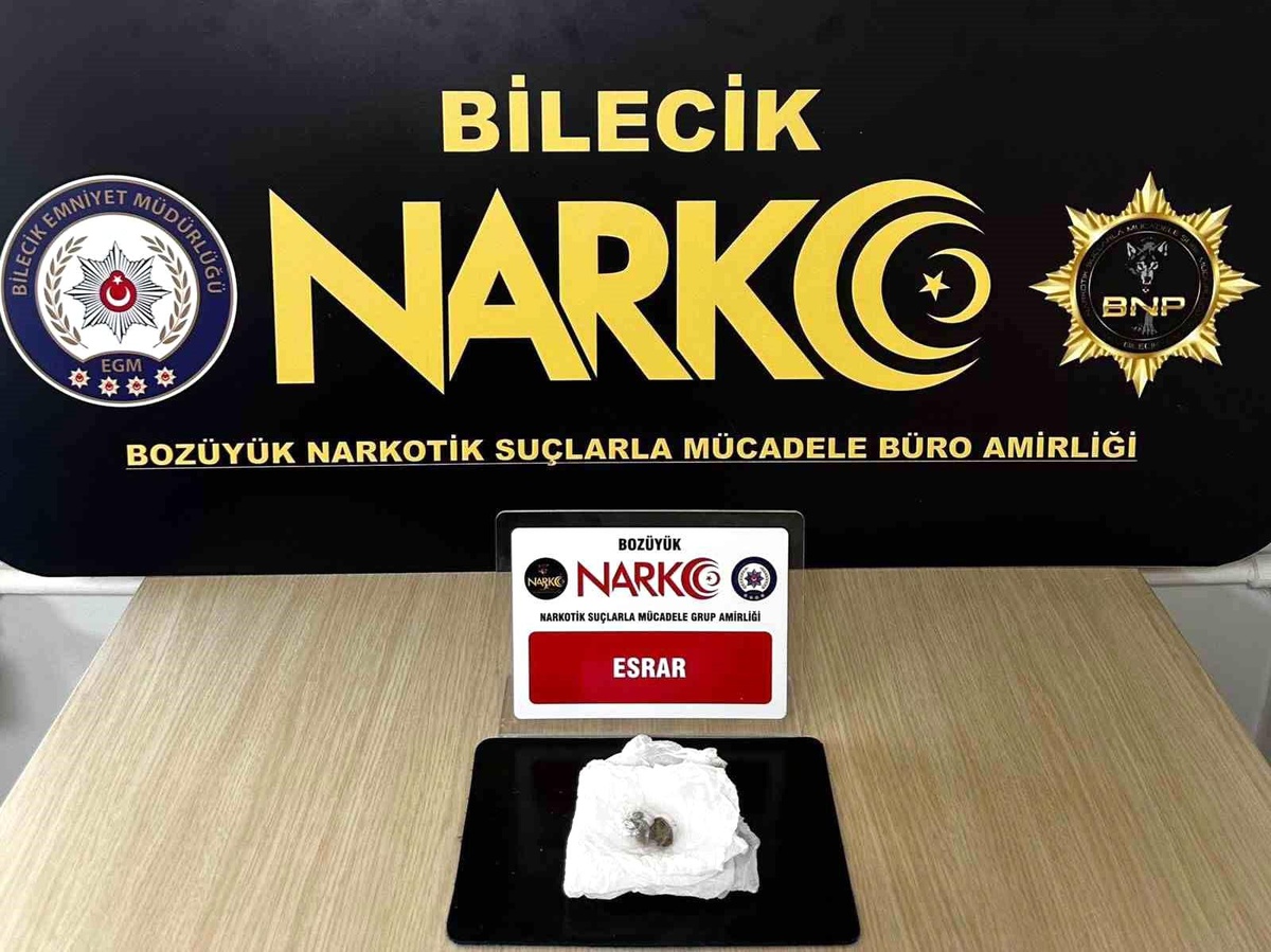 Bilecik\'te Otobüste Uyuşturucu Taciri Yakalandı