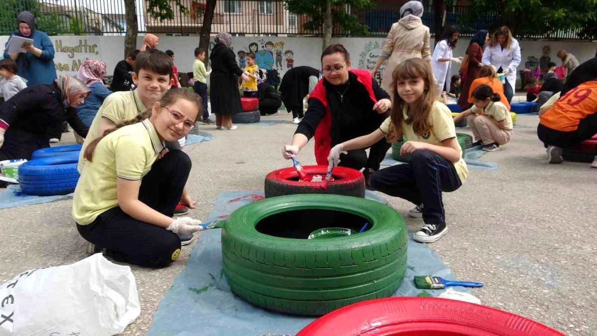 Bursa\'da Gazi İlkokulu\'nda Çevreci Etkinlik: Eski Lastikler Saksıya Dönüştürüldü