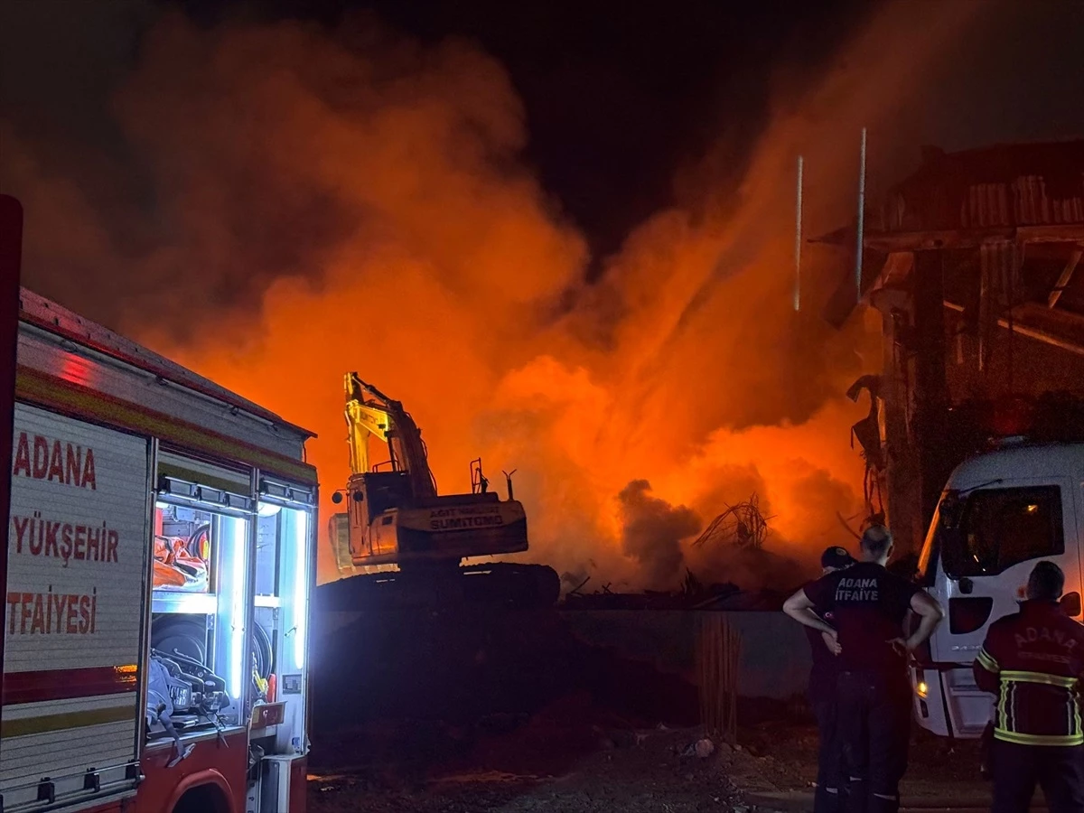 Adana\'da motosiklet üretim tesisinde çıkan yangın kontrol altına alındı
