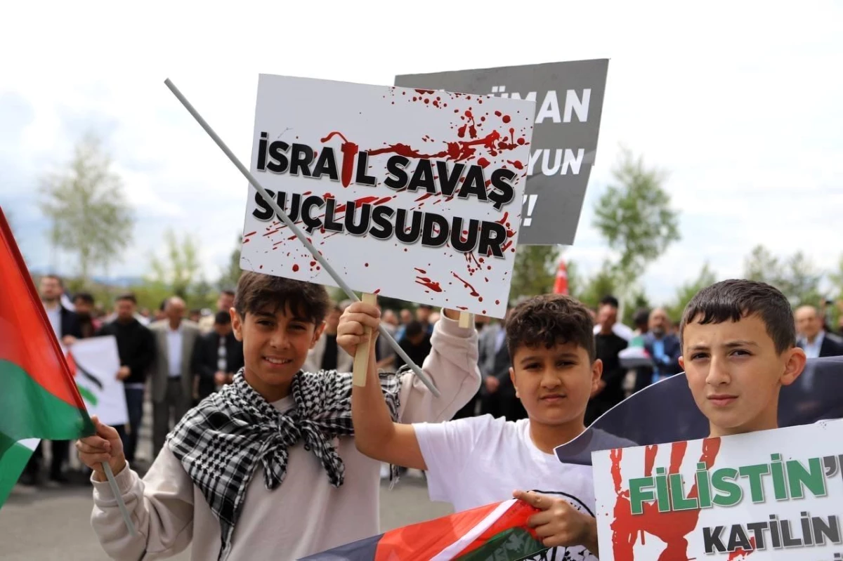AİÇÜ, İsrail\'in Gazze\'ye yönelik saldırılarını protesto etti