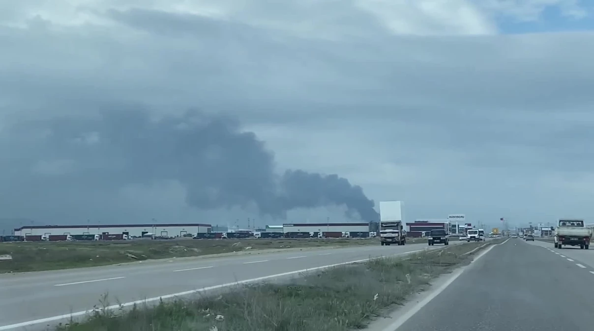 Aksaray Organize Sanayi Bölgesinde Yağ Fabrikasında Yangın Çıktı