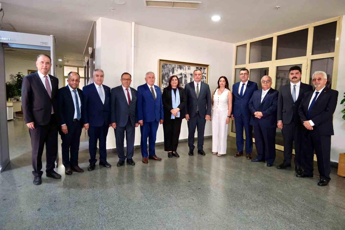 Aydın Ticaret Borsası Yönetimi Aydın Büyükşehir Belediye Başkanı\'na Nezaket Ziyaretinde Bulundu