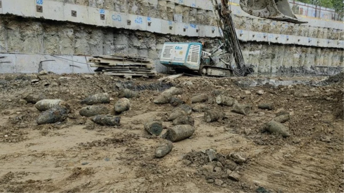 Beyoğlu\'ndaki okul inşaatında 30 adet havan topu bulundu