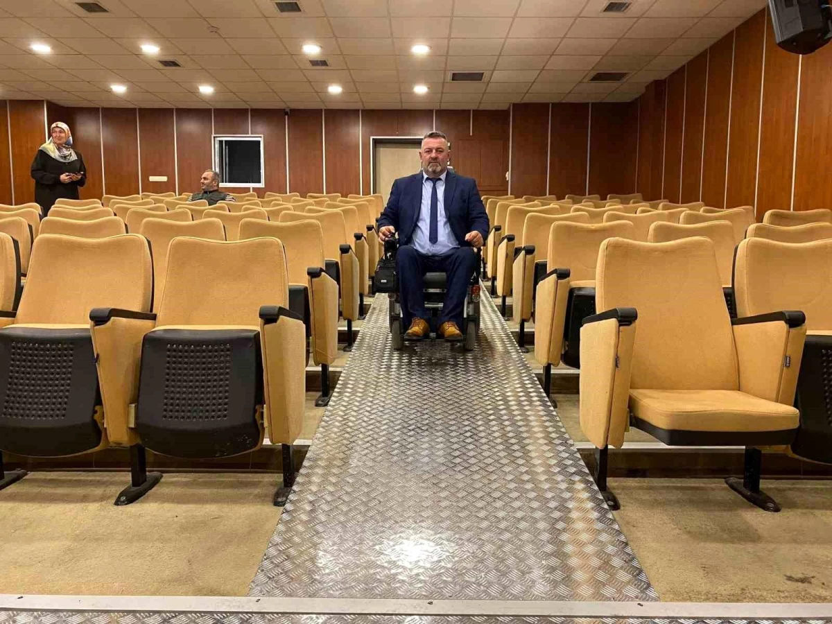 Gölcük Belediyesi Engelli Meclis Üyelerine Engelli Rampa Yaptı