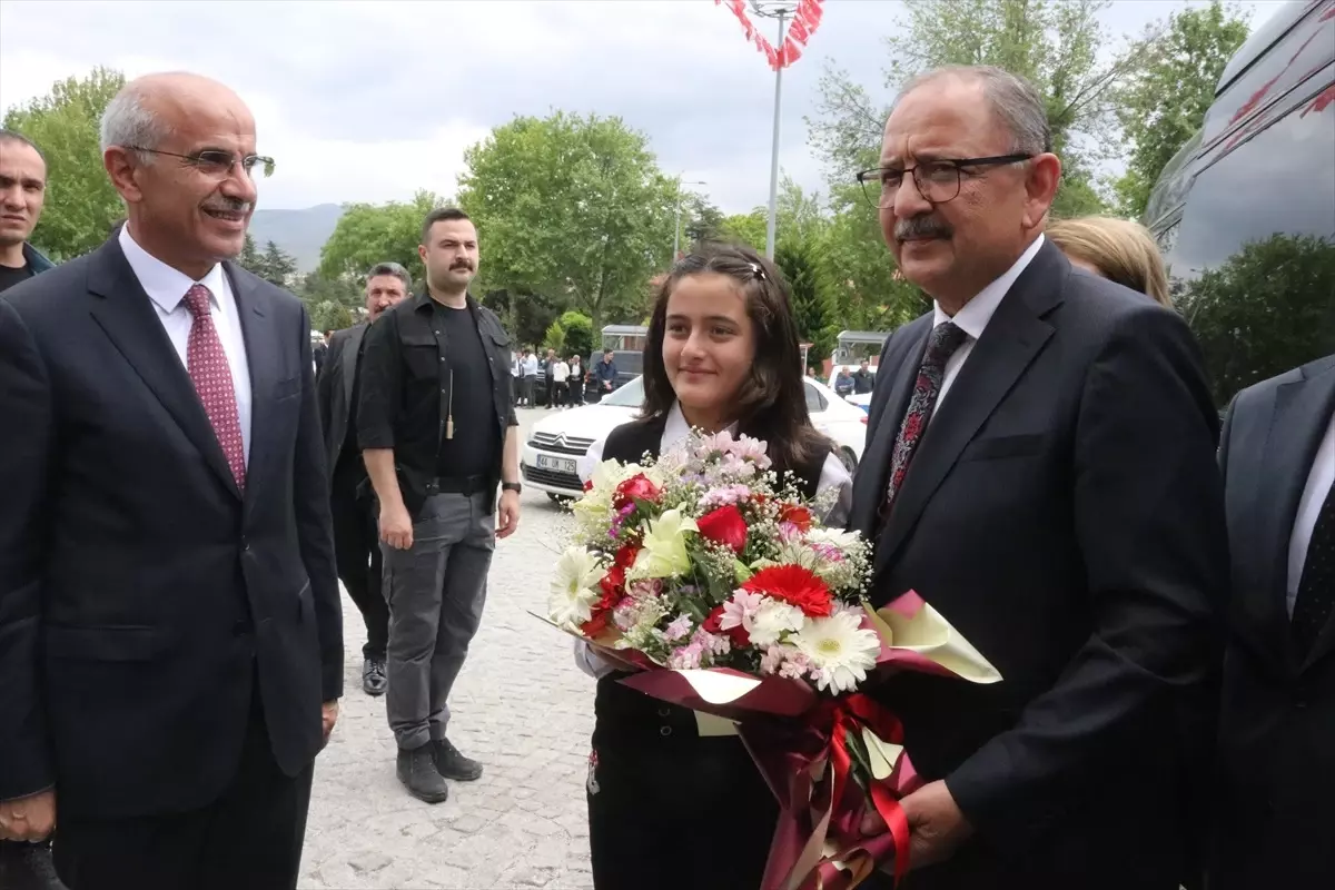 Özhaseki: Kahramanmaraş depremlerinin hasarlarını gidermek için 110 bin kişi çalışıyor