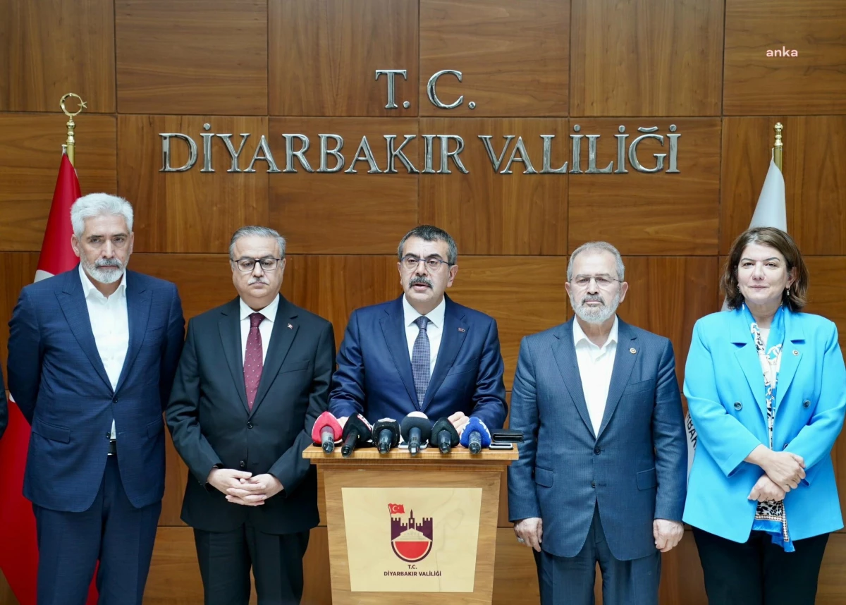 Milli Eğitim Bakanı Yusuf Tekin, CHP\'li milletvekillerinin yürüyüşünü değerlendirdi