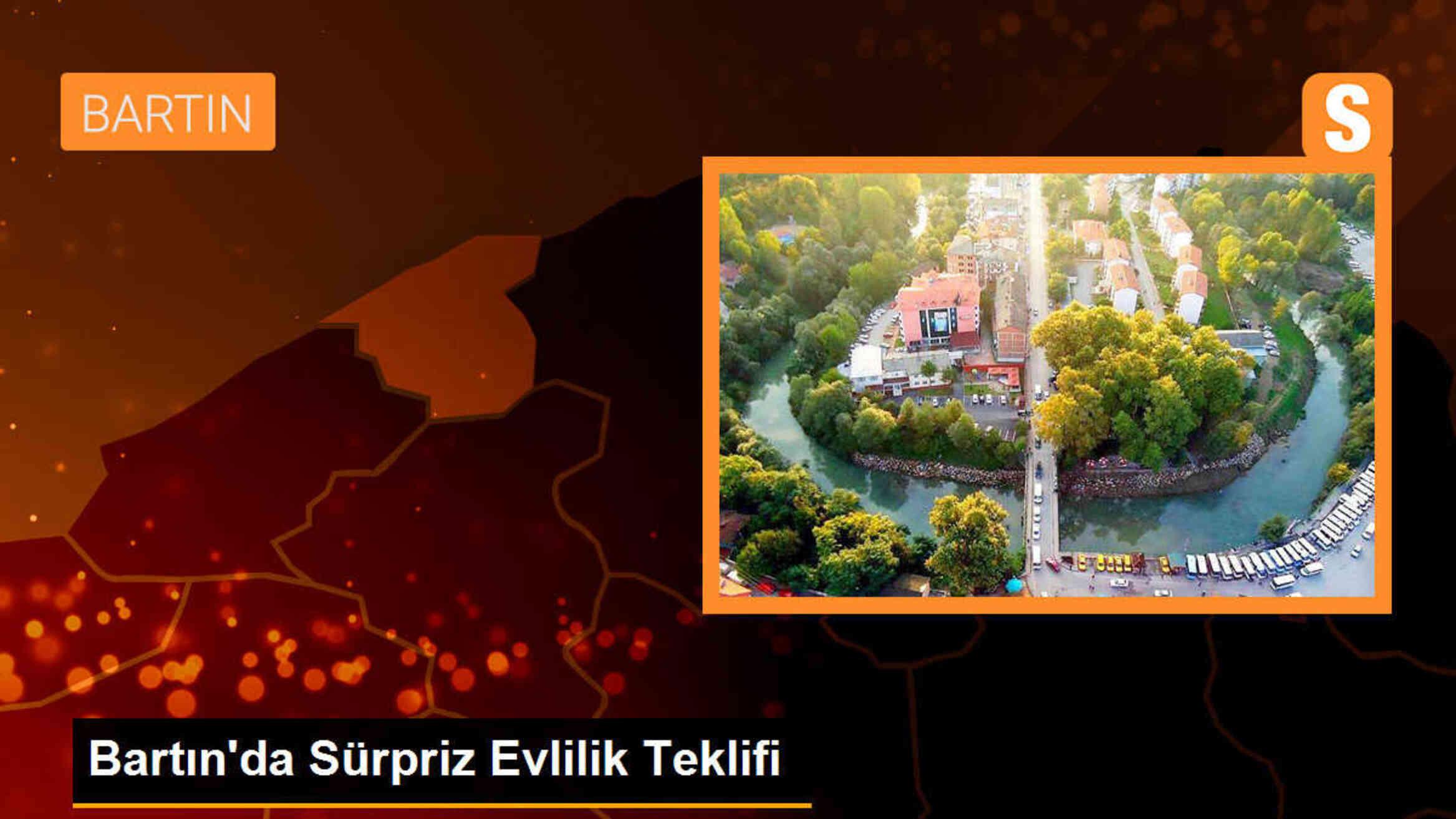 Bartın\'da Erkan Bostancı, Ceyda Karagöl\'e sürpriz evlilik teklifi yaptı