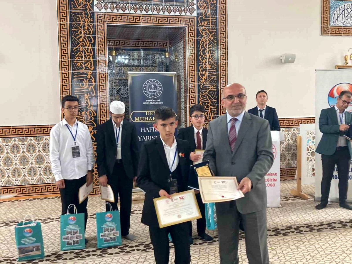 Afyonkarahisar\'da Genç Muhafızlar Hafızlık Bölge Yarışması Ödül Töreni Gerçekleştirildi
