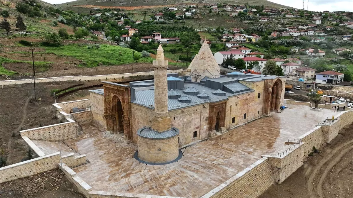 Divriği Ulu Camii ve Darüşşifası\'nın restorasyon çalışmaları tamamlandı