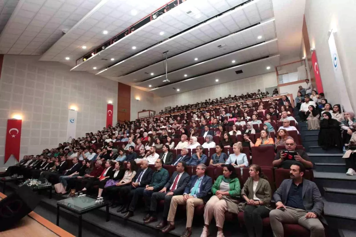 Adıyaman Üniversitesi\'nde \'Dünyanın geleceğinde bizleri neler bekliyor\' konulu panel düzenlendi