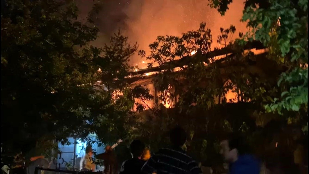 Burdur\'da Ahşap Evler Yangında Kül Oldu