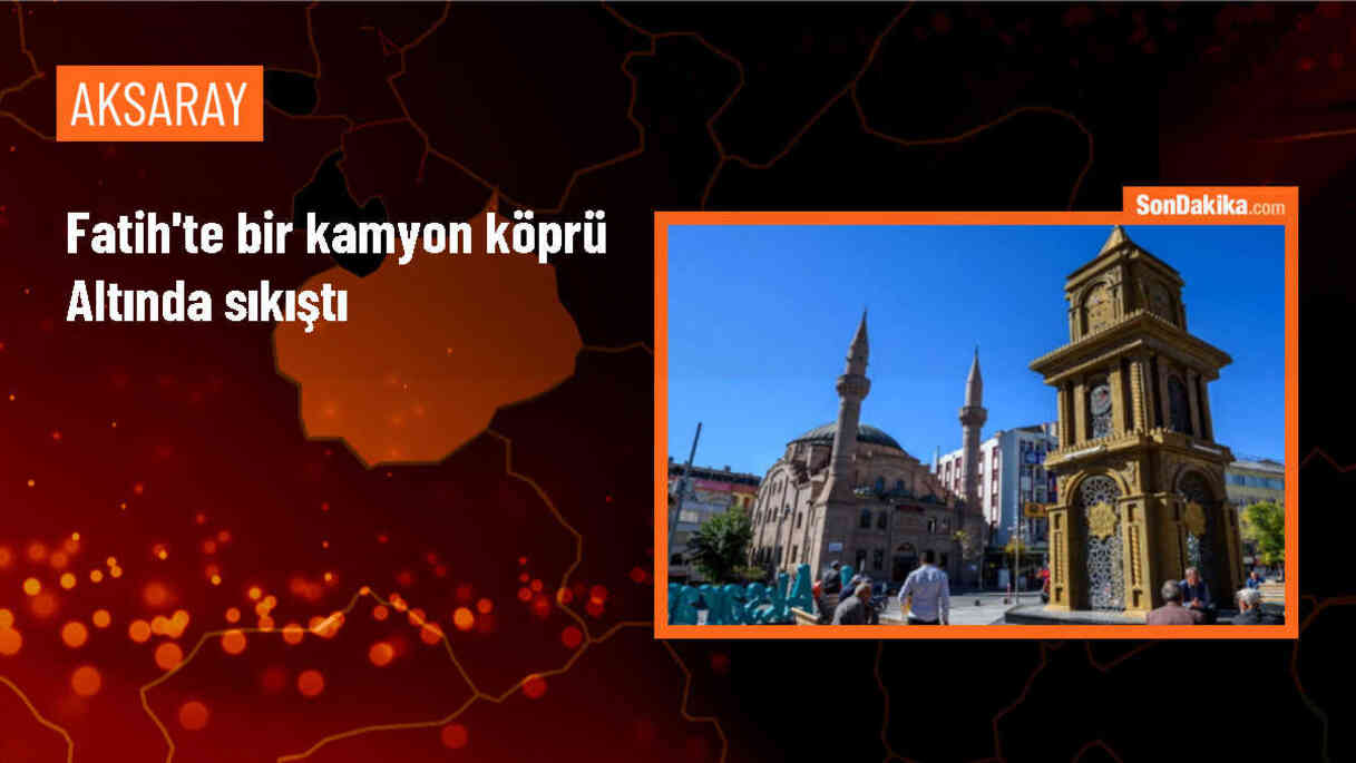 Fatih\'te köprü altında sıkışan kamyon için çalışma başlatıldı