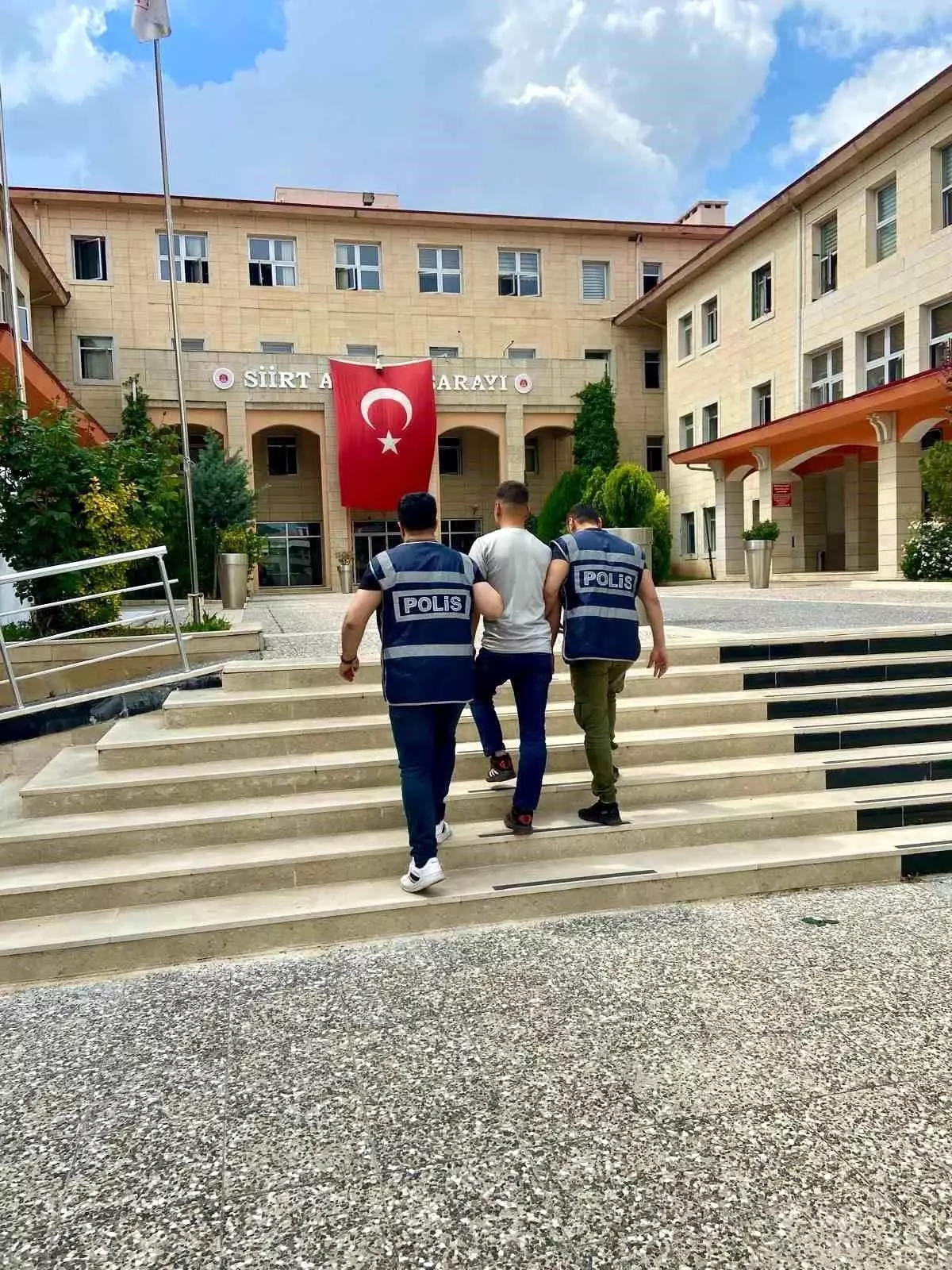 Siirt Emniyet Müdürlüğü, 16 yıl hapis cezası bulunan zanlıyı yakaladı