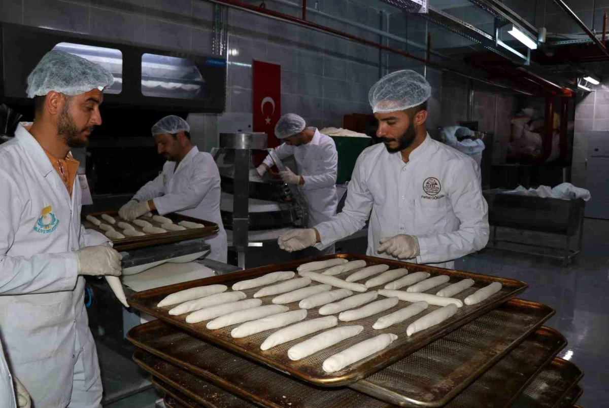 Haliliye Belediyesi\'nin Ekmek Üretim Tesisi ile Günlük 6 Bin Ekmek Dağıtılıyor