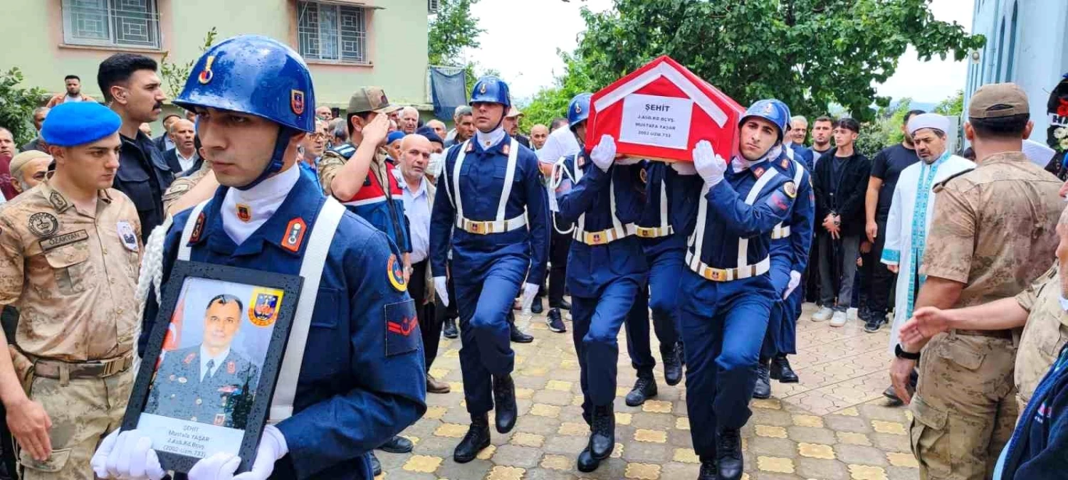 Erzurum\'da Şehit Olan Jandarma Astsubayın Cenazesi Hatay\'da Defnedildi