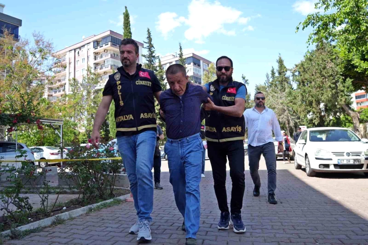 Antalya\'da Huzurevi Cinayeti: 2 Kişi Öldü, 1 Kişi Yaralandı