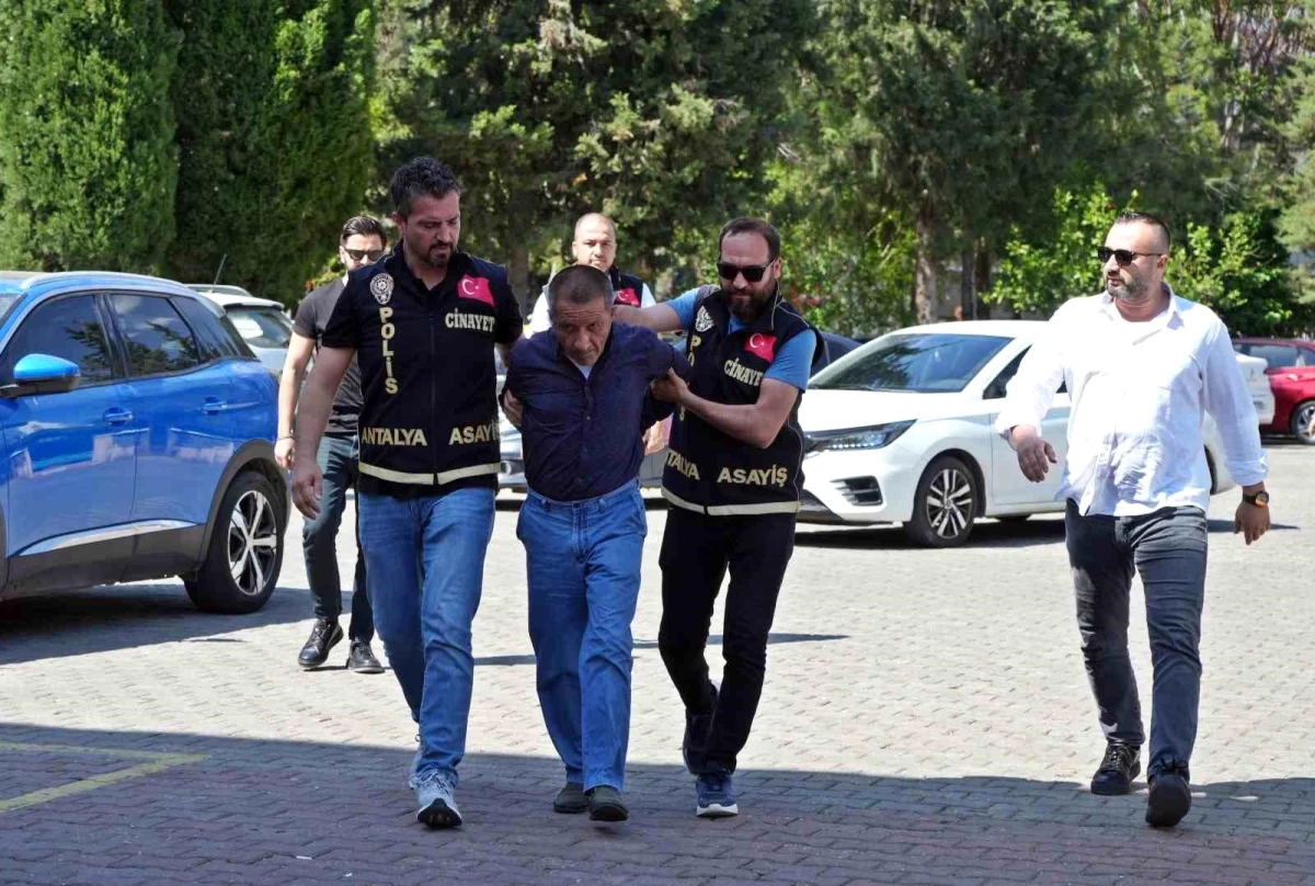 Antalya\'da Huzurevi Cinayeti: 2 Ölü, 1 Yaralı