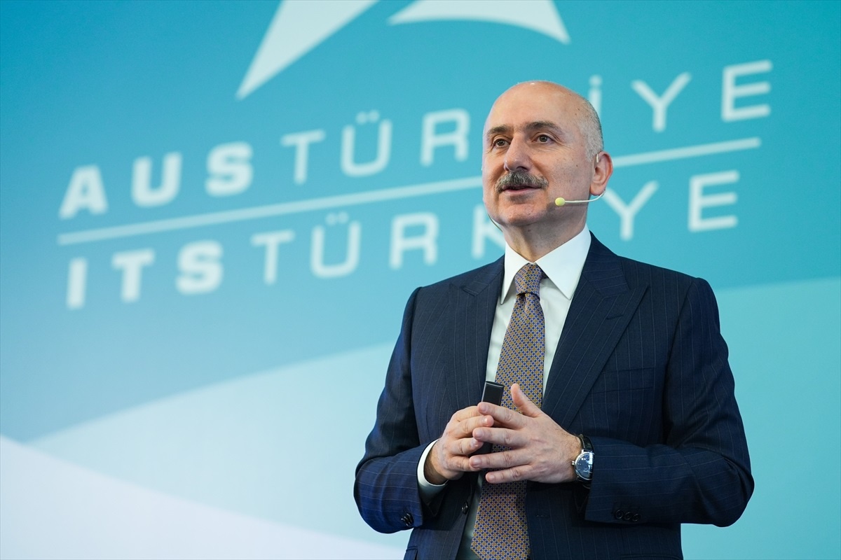 İstanbul\'da trafik sıkışıklığı yıllık 10 milyar dolarlık ekonomik kayba neden oluyor