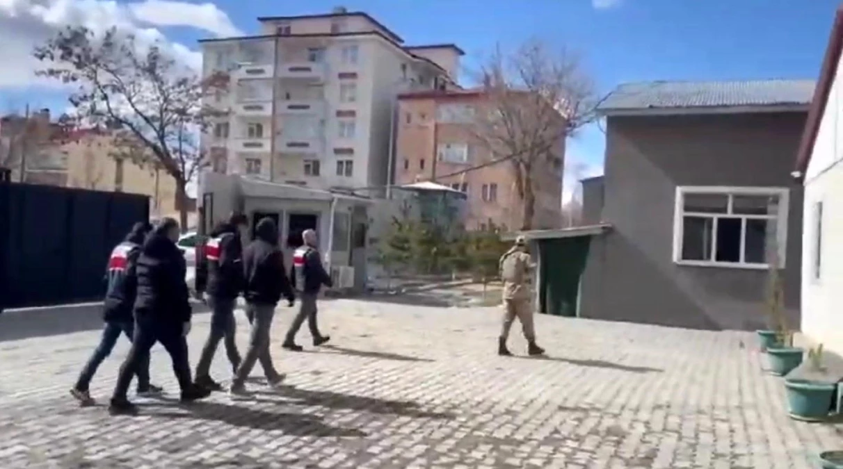 Kars\'ta terör örgütü propagandası yapan ve finansal destek sağlayan 4 kişi yakalandı