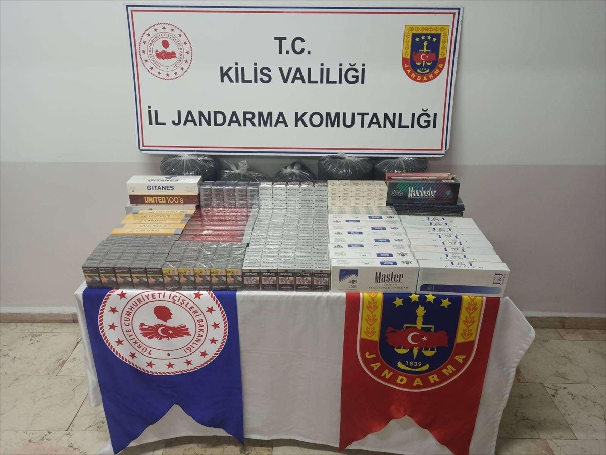 Kilis\'te yapılan aramada 1110 paket gümrük kaçağı sigara ve 13 kilogram çay ele geçirildi