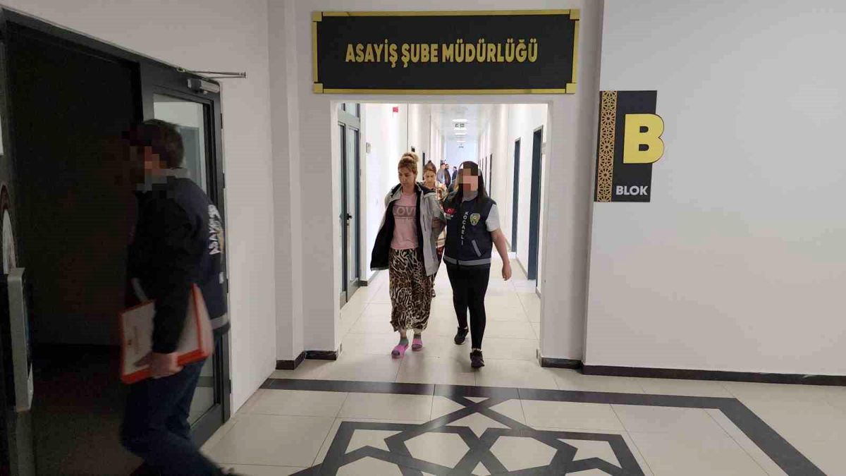 Kocaeli\'de 5 evden 930 bin TL değerinde ziynet eşyası ile nakit para çalan 2 kadın yakalandı