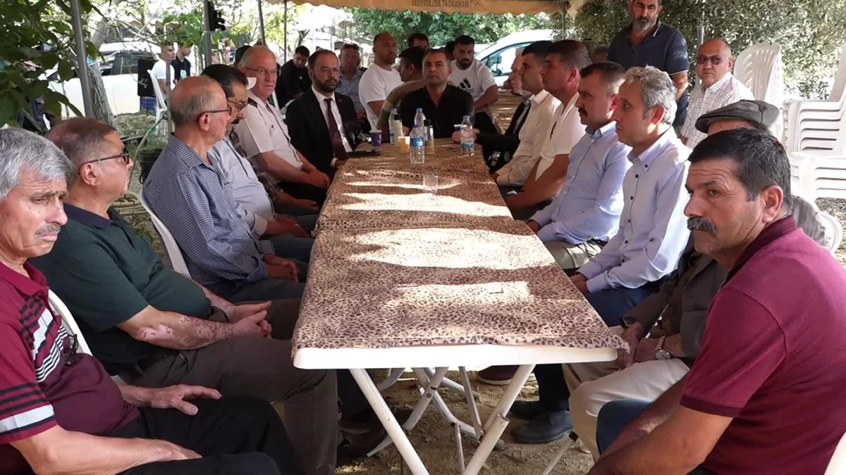 Manavgat Belediye Başkanı Şehit Jandarma Astsubay Çavuş Mustafa Şen\'in Ailesini Ziyaret Etti