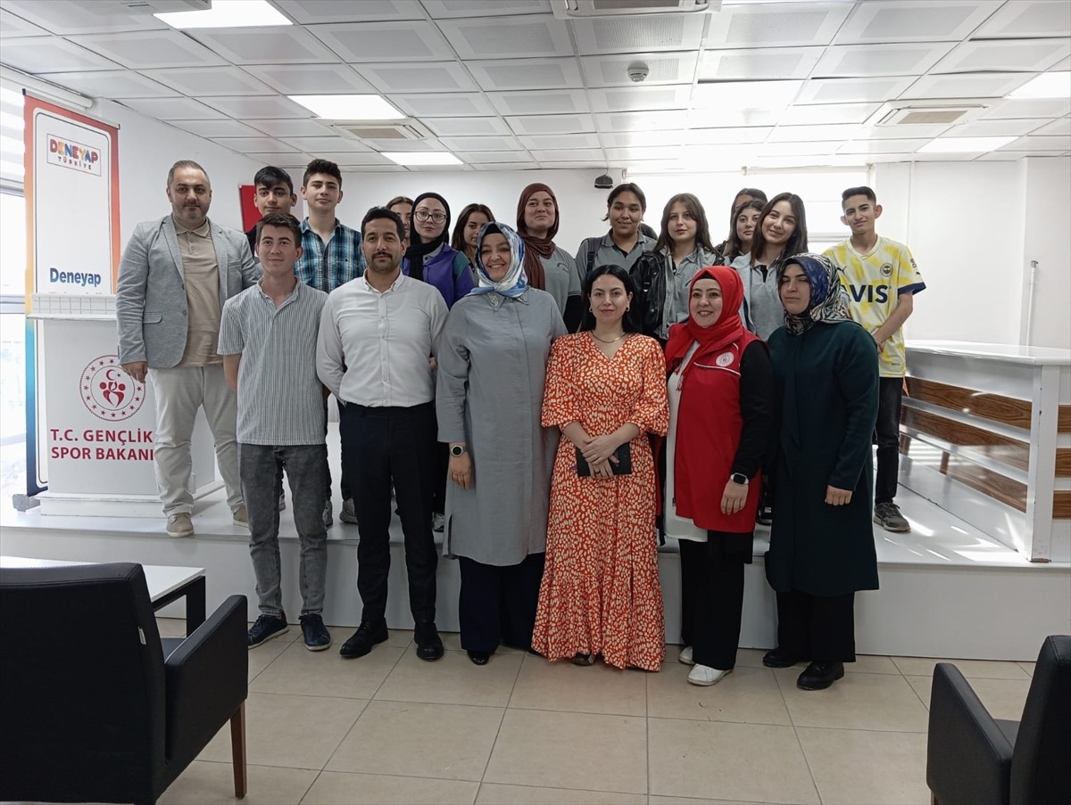 Niğde\'de Lise Öğrencilerine Sınav Kaygısı ve Baş Etme Yöntemi Semineri Verildi