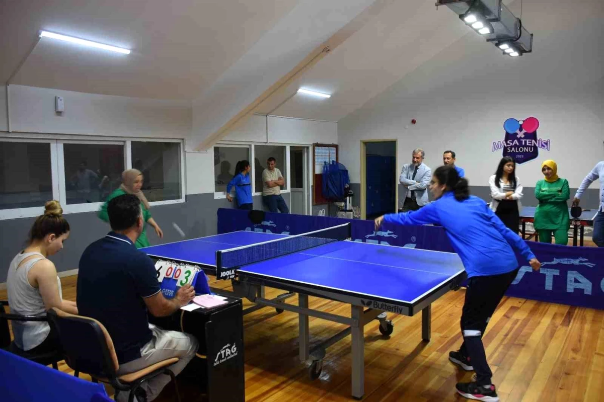 Elazığ\'da Özel Sporcular Masa Tenisi İl Şampiyonası\'nda Dereceye Girenlere Ödüller Verildi