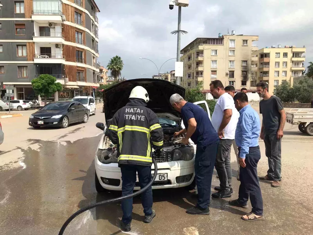 Hatay Reyhanlı\'da Araç Yangını Söndürüldü