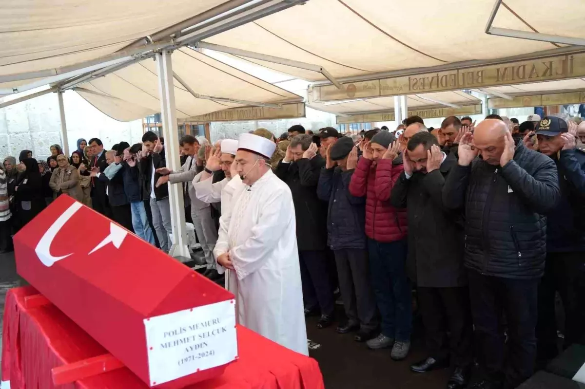 Samsun\'da Polis Memuru Mehmet Selçuk Aydın\'ın Cenazesi Son Yolculuğuna Uğurlandı