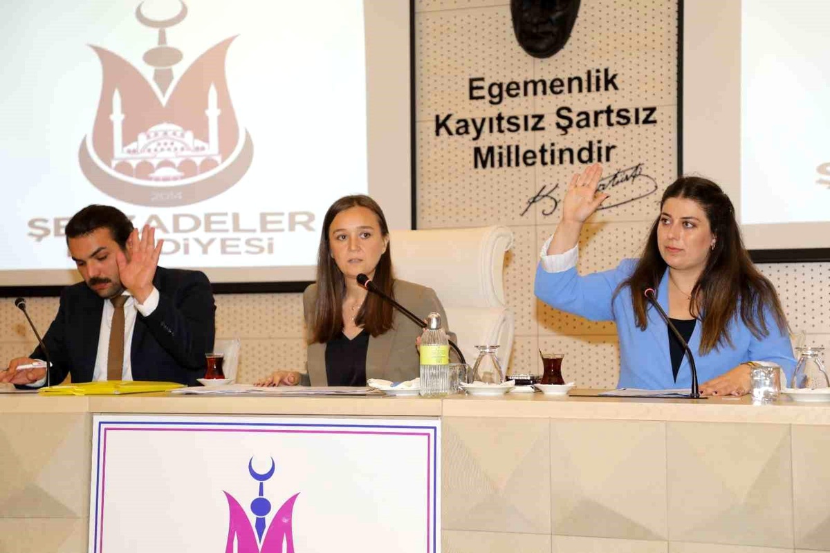 Şehzadeler Belediye Başkanı Gülşah Durbay\'a yetki verildi