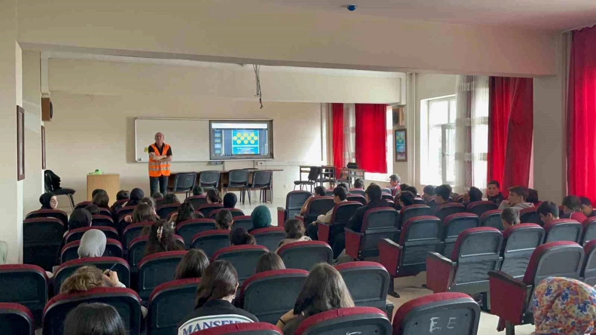 Bitlis\'te Gönüllü Veteriner Hekimlerden Öğrencilere Hayvan Sevgisi Eğitimi