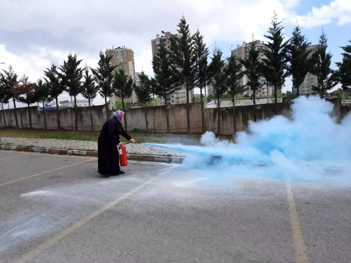 Kocaeli\'de Vatandaşlara Yangın Güvenliği Eğitimi Verildi