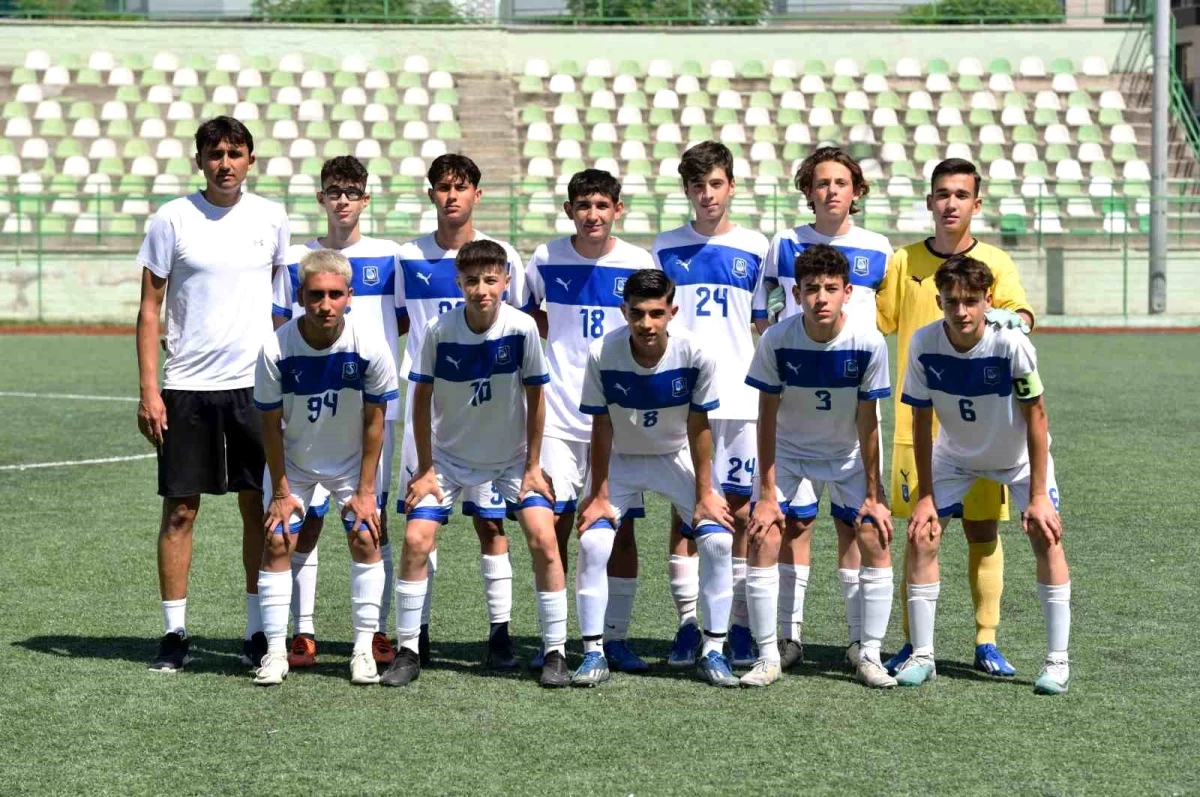 Yunusemre Belediyespor U15 Futbol Takımı Türkiye Şampiyonası\'na yükseldi