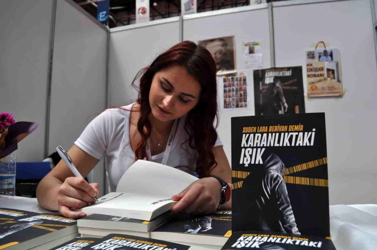Eskişehir\'de Meslek Lisesi Öğrencisi 18 Yaşındaki Sudem Lara Berivan Demir, İkinci Kitabını Çıkartmaya Hazırlanıyor