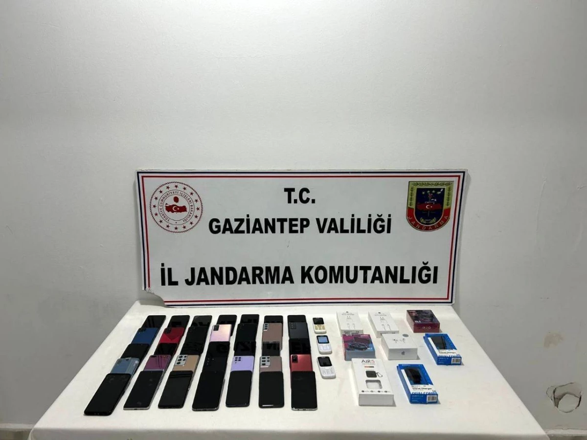 Gaziantep\'te yapılan operasyonlarda 392 adet akıllı telefon ve daha fazlası ele geçirildi