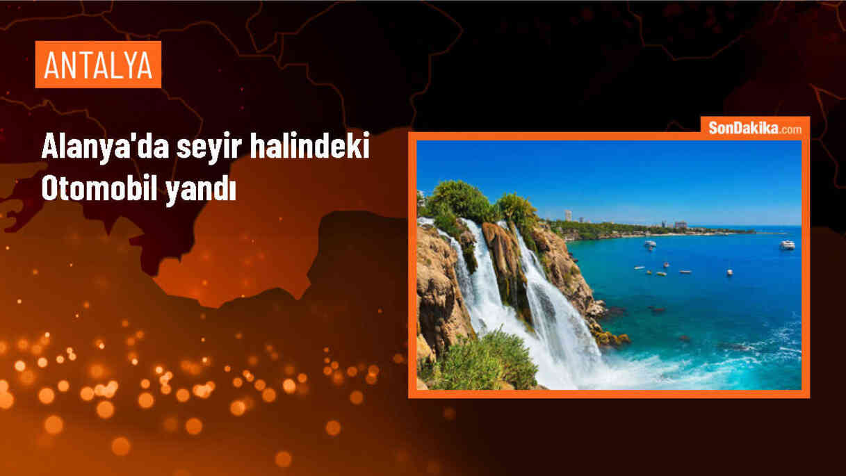 Alanya\'da seyir halindeki otomobil alev aldı