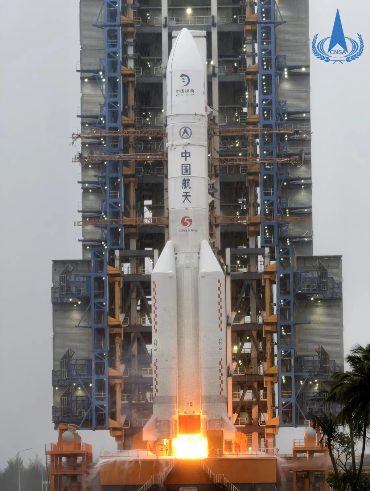 Çin, Ay\'ın uzak tarafından örnekler toplamak için Chang\'e-6 uzay aracını fırlattı